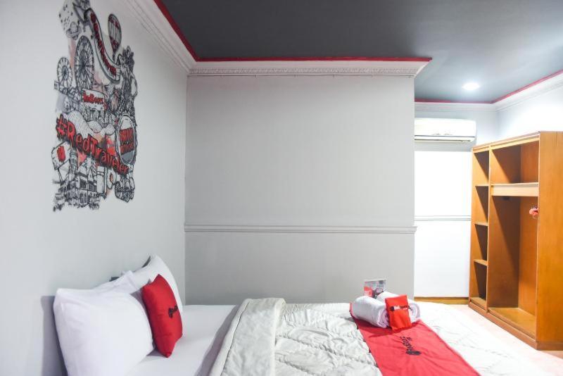 Reddoorz Plus Near Rscm Jakarta Room photo